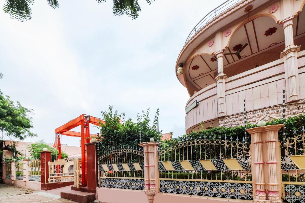 Spot On 60838 Shri Giriraj Dham Govardhan Exterior photo